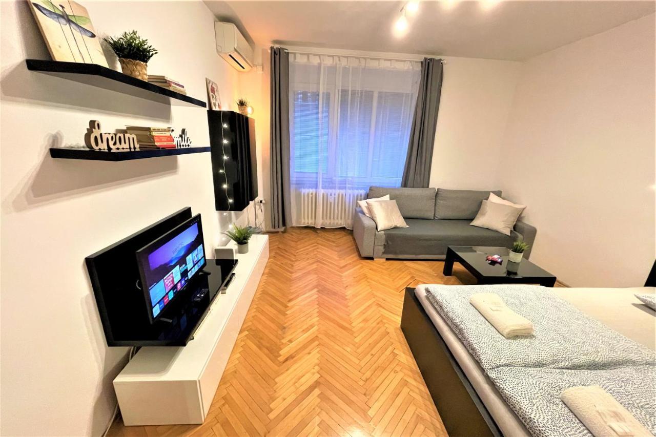 Apartment Helen - Old Town, Ac Pozsony Kültér fotó